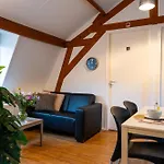 Short Apartment *